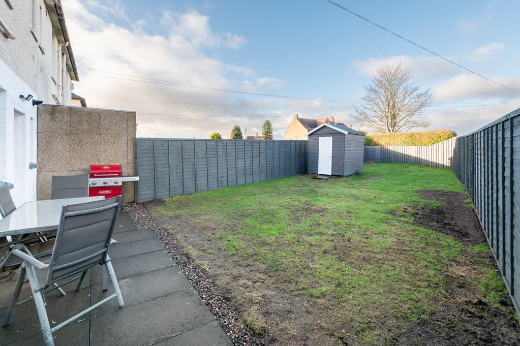 Property photo 2 of 20 Lev1415Pem Garden.Jpg