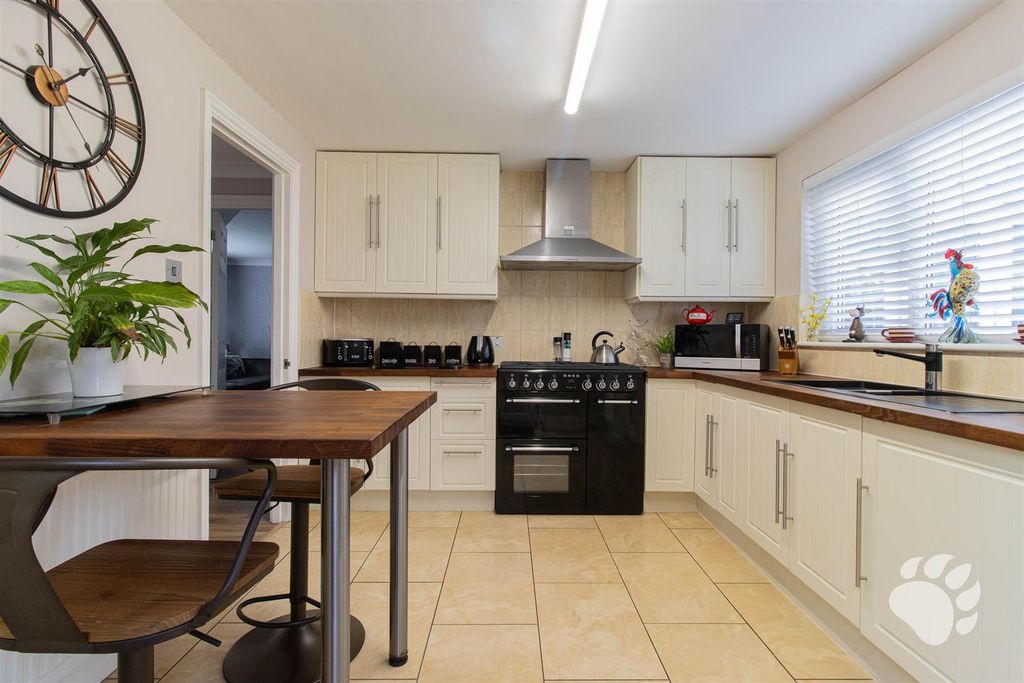 Property photo 2 of 30 Kitchen
