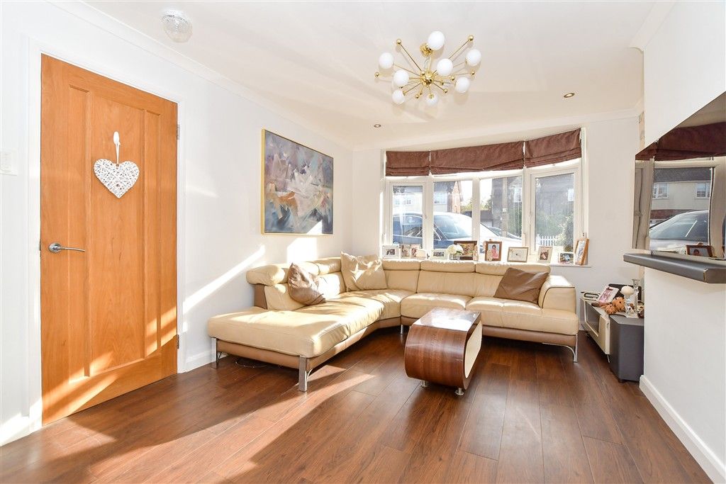 Property photo 2 of 17 Lounge