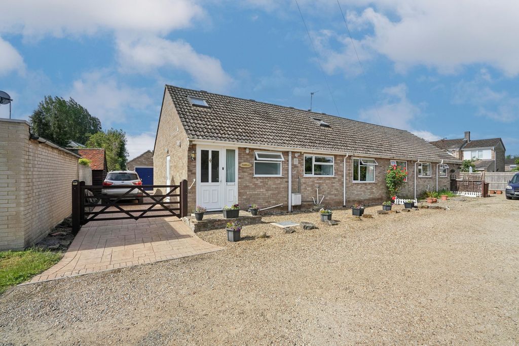 Property photo 2 of 27