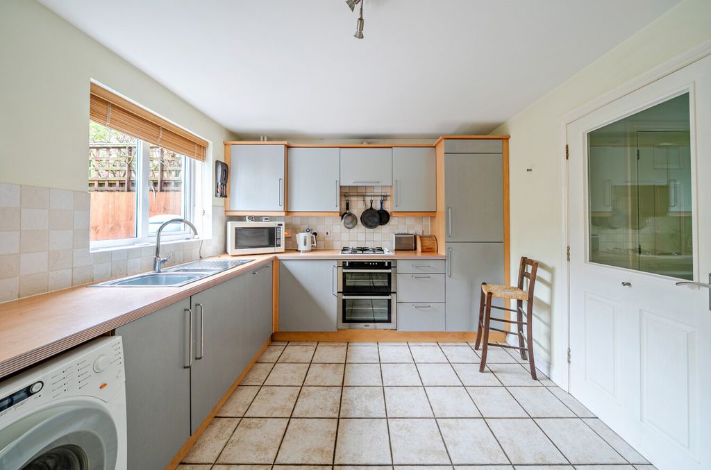 Property photo 3 of 13 1396421-21-696F35...