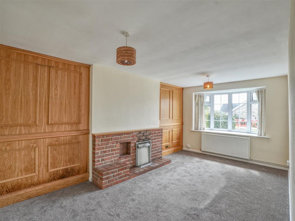 Property photo 2 of 17 Liv.Jpg