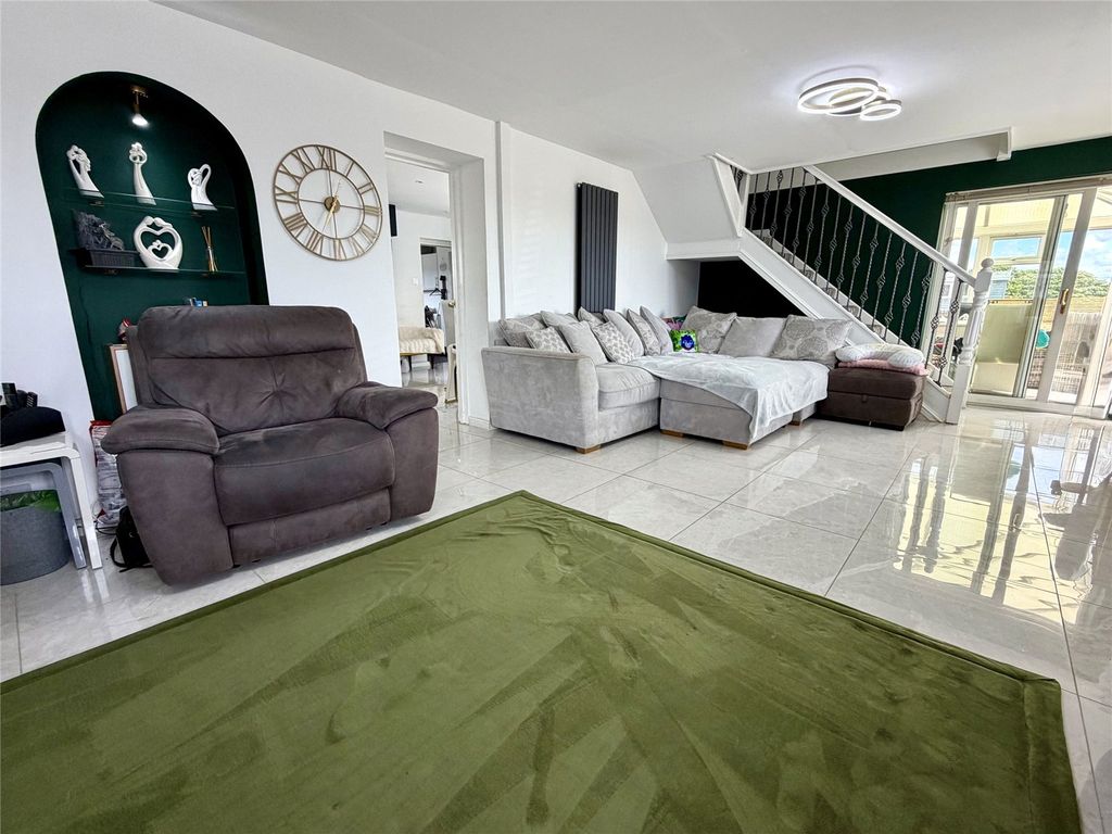 Property photo 3 of 38 Picture No. 23