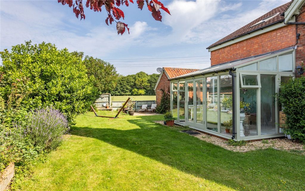 Property photo 3 of 25 Garden Surrounds
