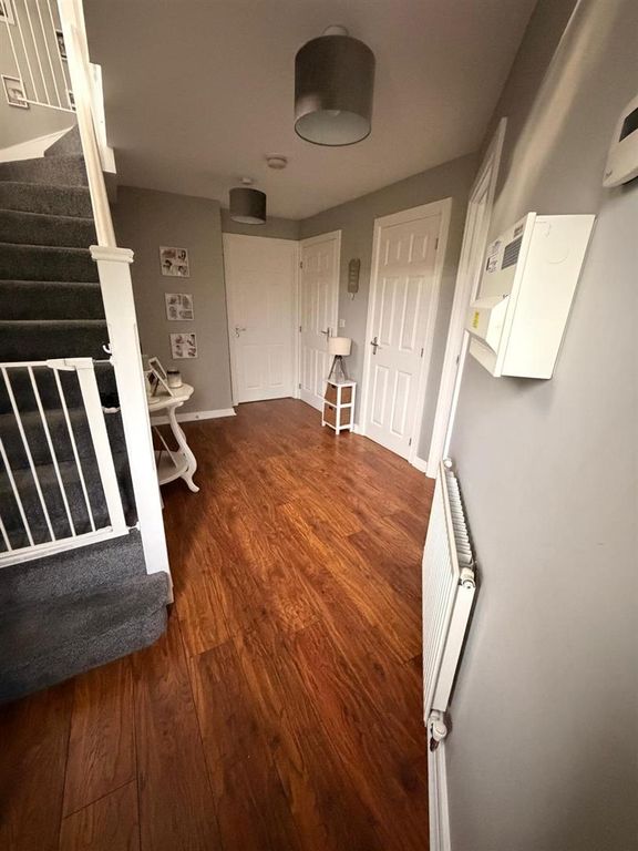 Property photo 2 of 21 36 New Meadow Close - Entrance Hallway.Jpg
