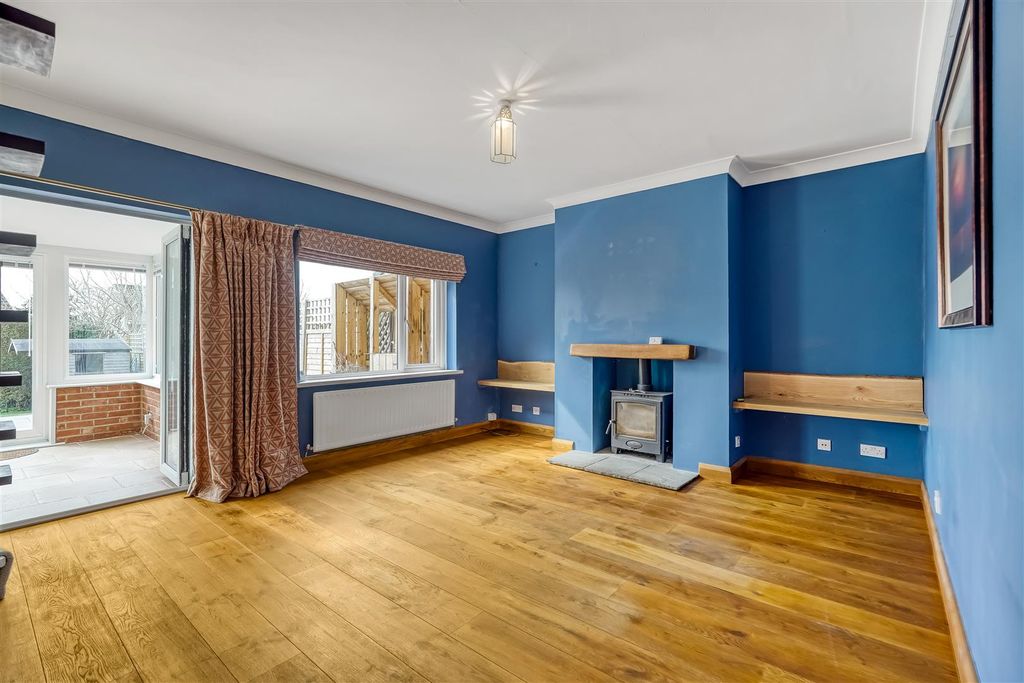 Property photo 3 of 18 Living Room