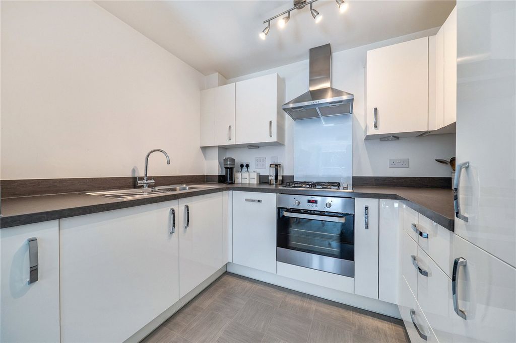 Property photo 3 of 18 Kitchen