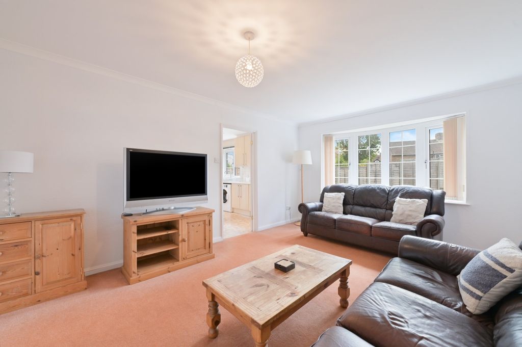 Property photo 2 of 18 Sitting Room