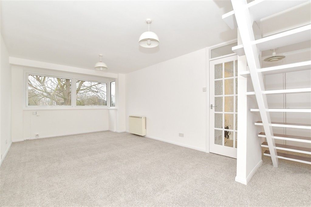 Property photo 3 of 10 Lounge/Diner