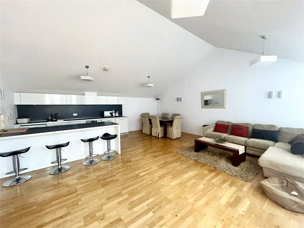 Property photo 2 of 15 Picture No. 28
