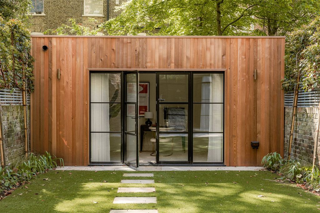 Property photo 2 of 15 Garden Studio