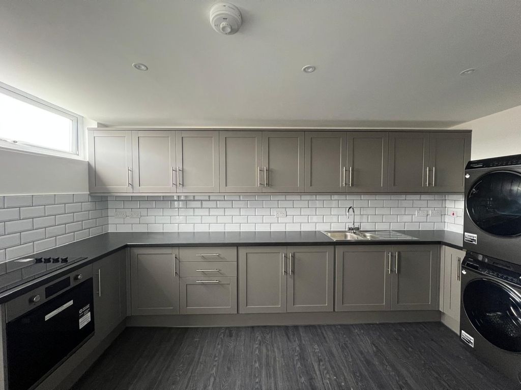 Property photo 1 of 3