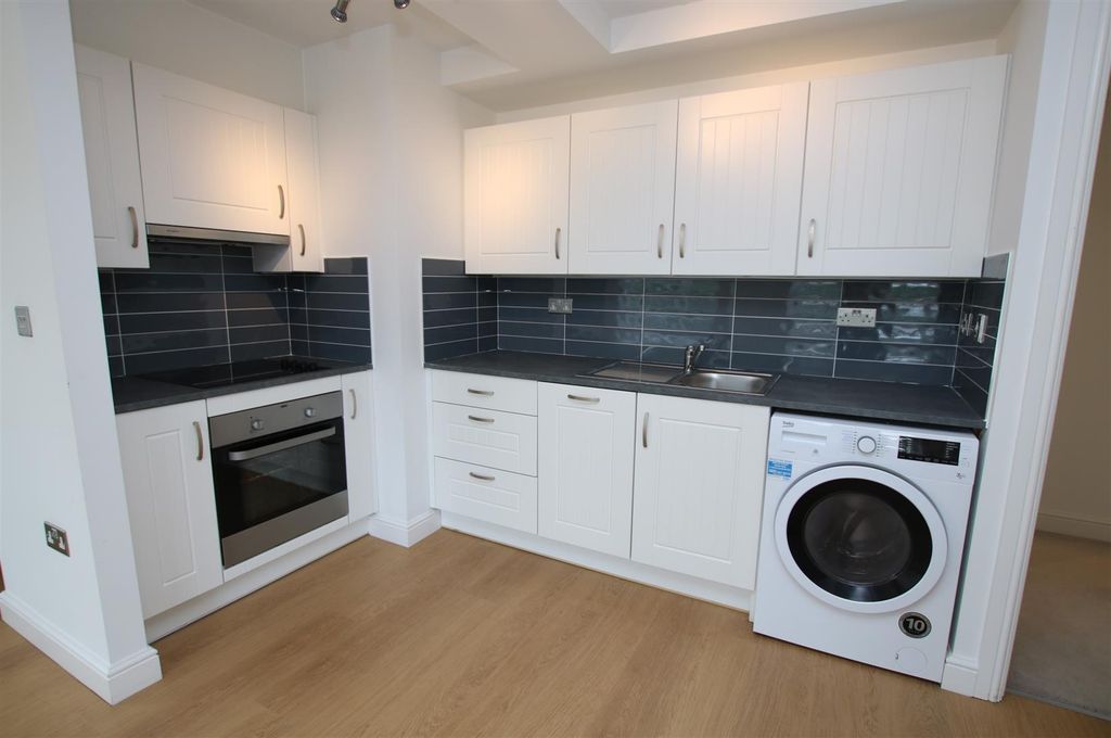 Property photo 3 of 10 Kitchen.Jpg
