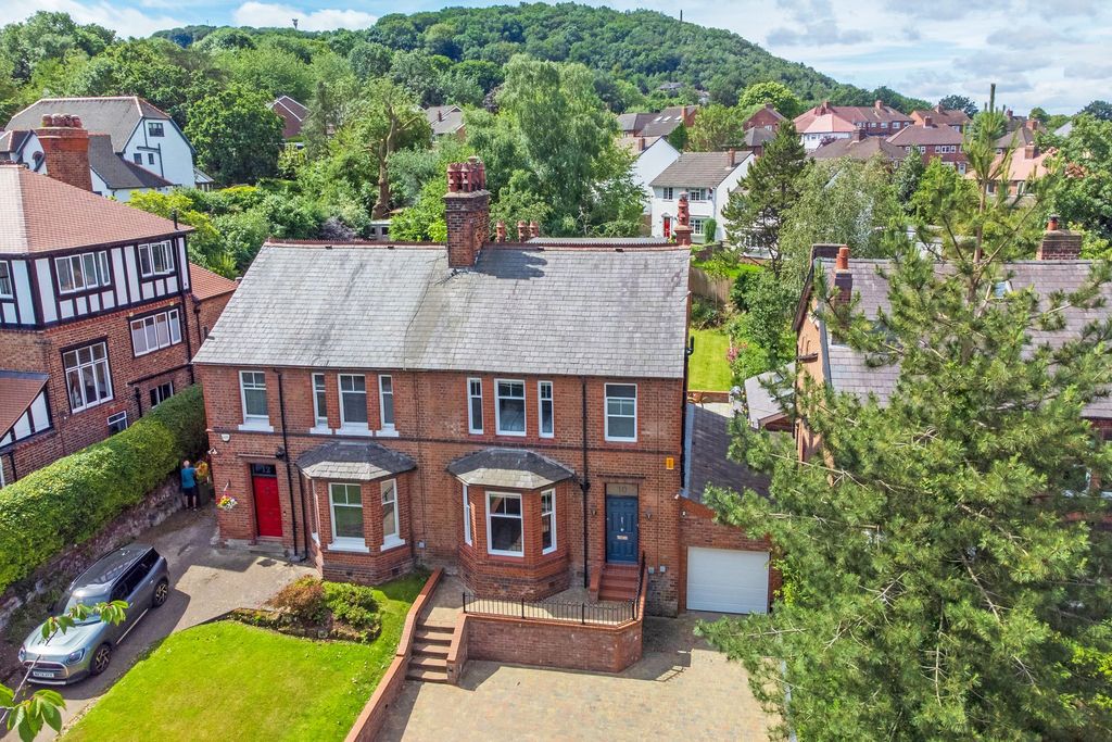 Property photo 1 of 33