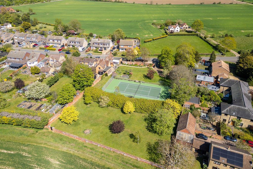 Property photo 2 of 35 260422 - Cople Cottage, 34 Northill Road, Cople -