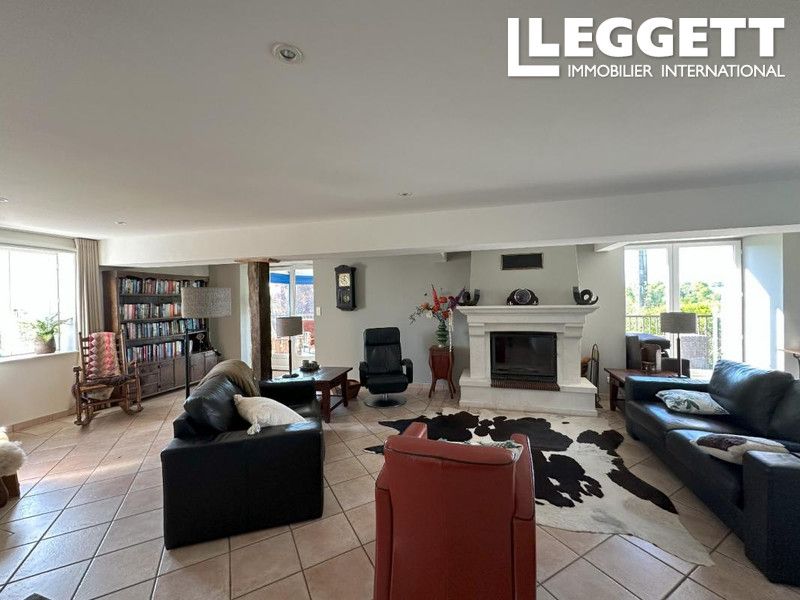 Property photo 2 of 10