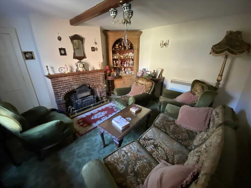 Property photo 3 of 15 Lounge: