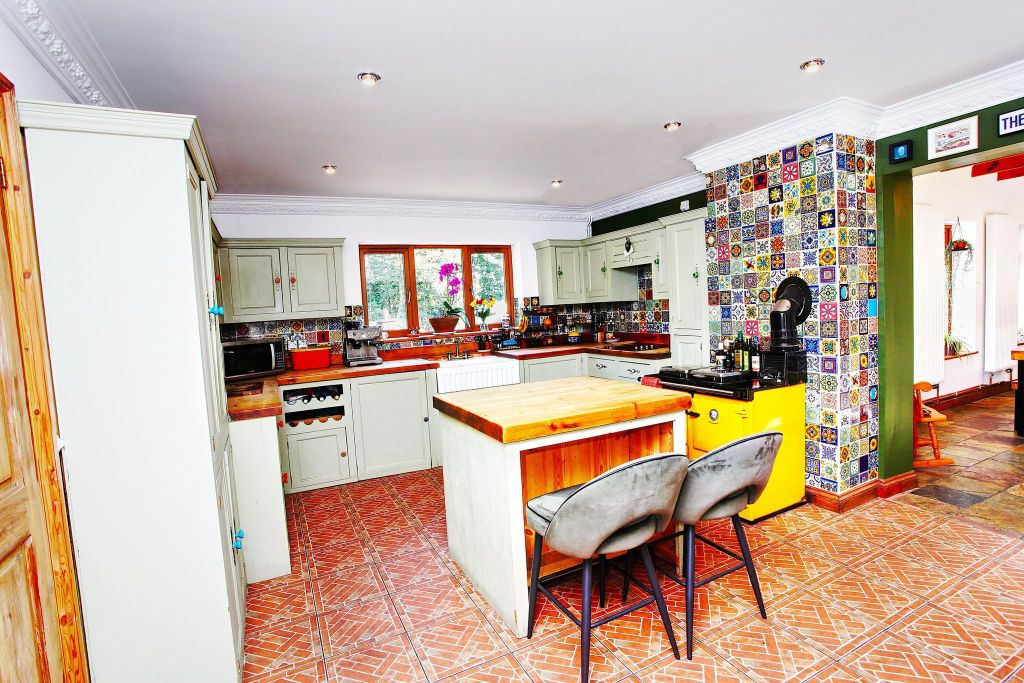 Property photo 2 of 34