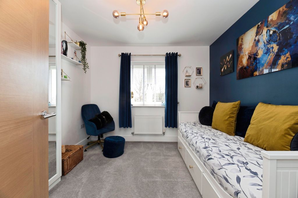 Property photo 3 of 20 Bedroom