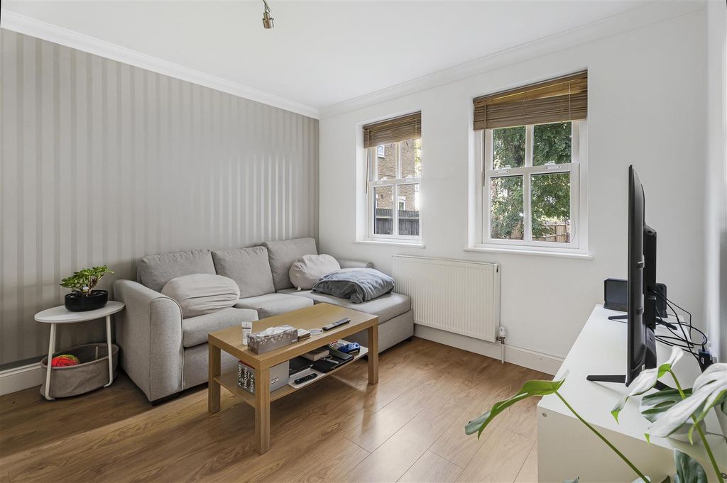 Property photo 3 of 15 10_66292.Jpg