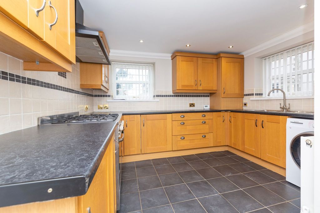 Property photo 3 of 21