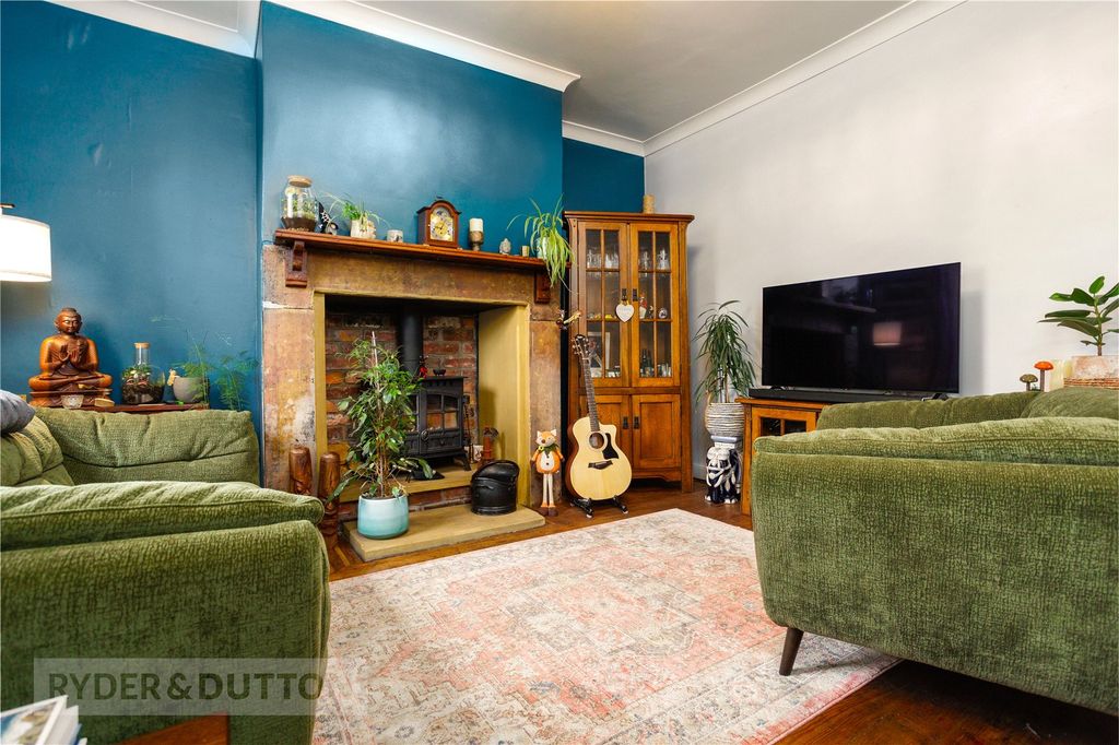 Property photo 3 of 29 Lounge
