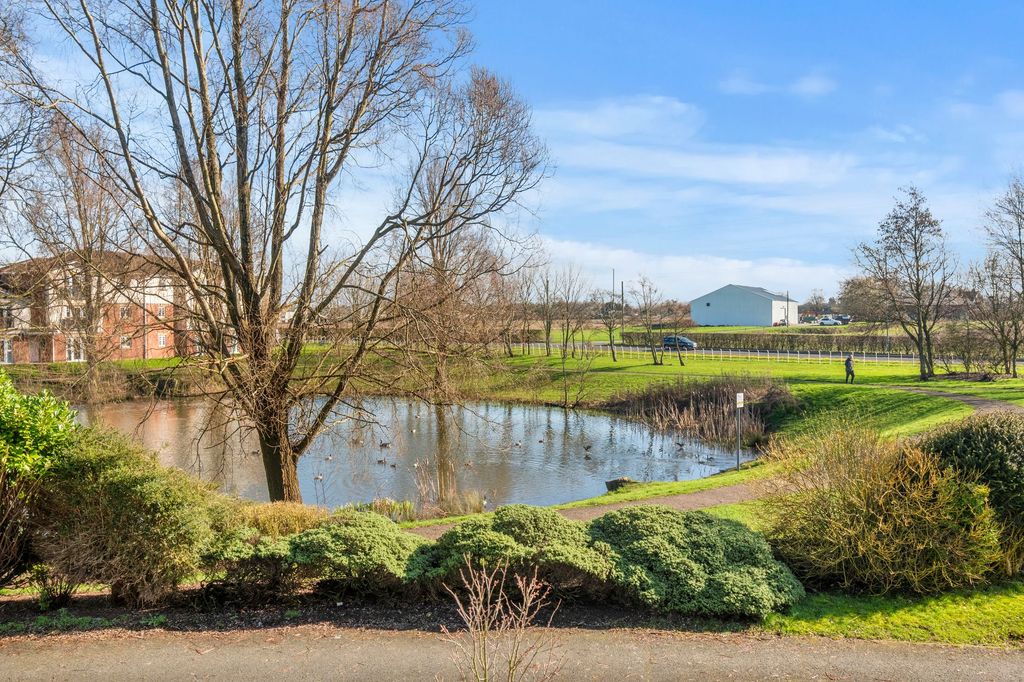 Property photo 2 of 41