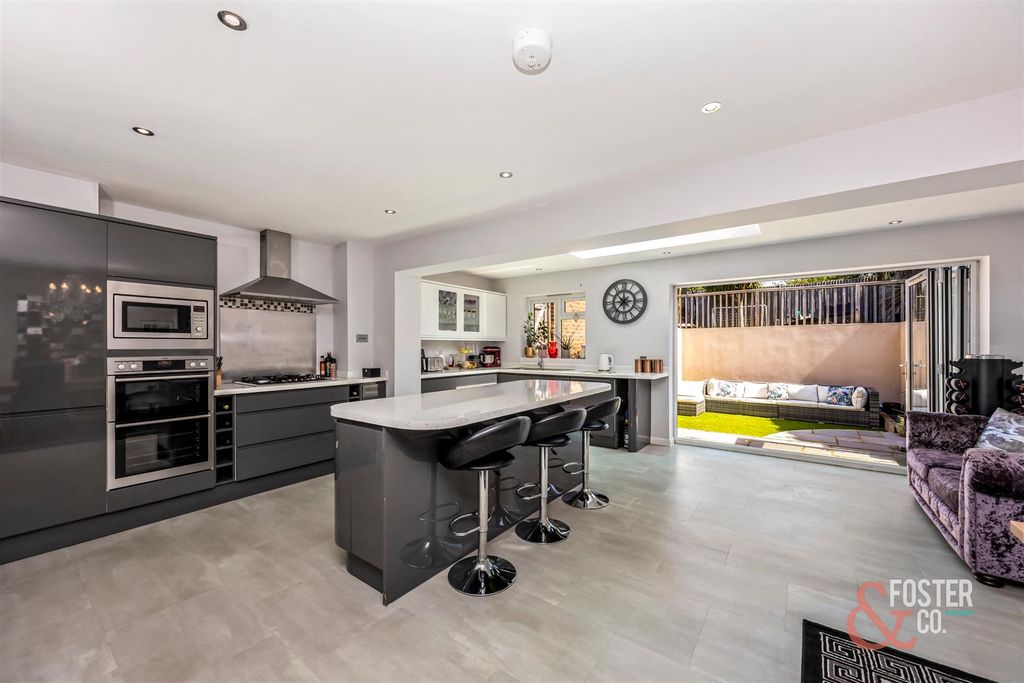 Property photo 2 of 21 Brentwood Crescent 51-013.Jpg