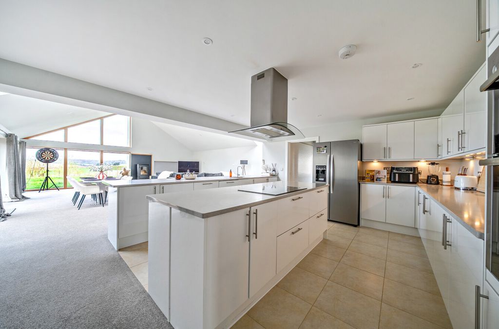 Property photo 2 of 22 1425575-13-69Aa77...