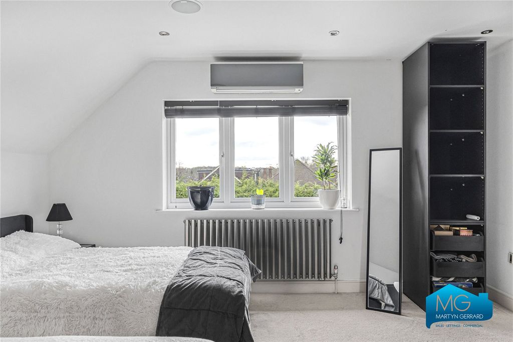 Property photo 2 of 23 Picture No. 13