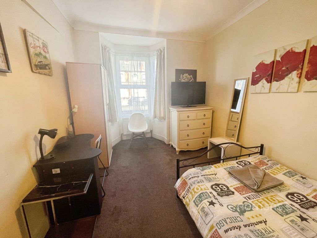 Property photo 3 of 5 Pbox-Img.Jpg