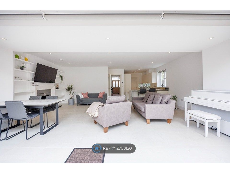 Property photo 3 of 33 Living Room