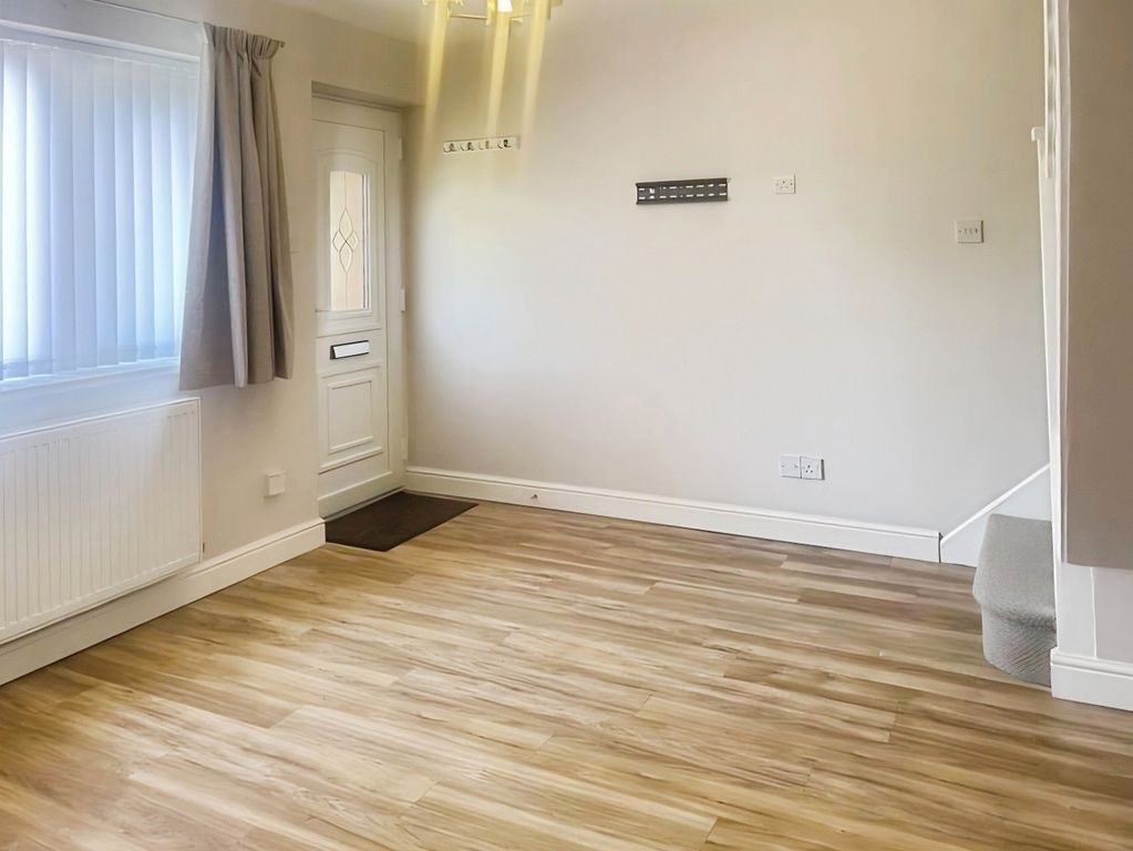 Property photo 3 of 10 Living Room