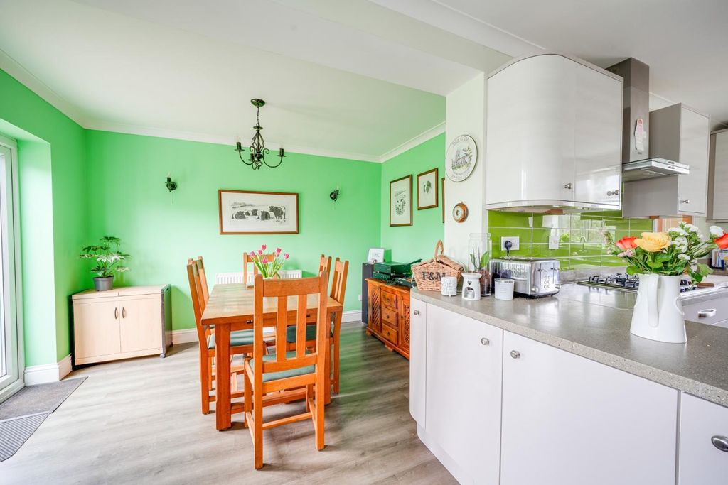 Property photo 3 of 25