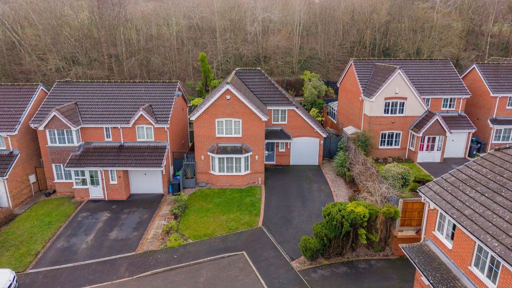 Property photo 1 of 32