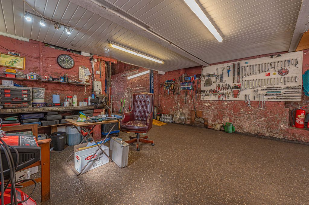 Property photo 2 of 18