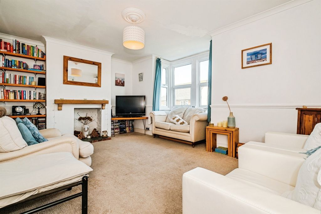 Property photo 2 of 18