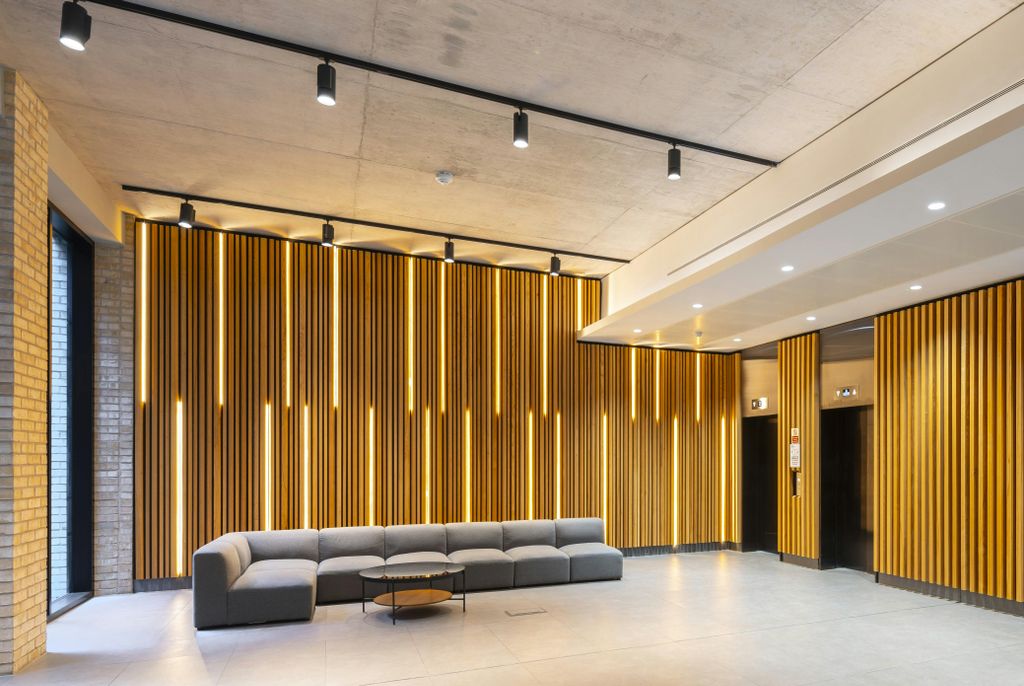 Property photo 3 of 14 Reception 1