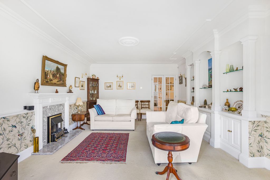 Property photo 3 of 21 Living Room