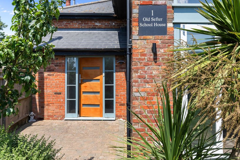 Property photo 2 of 18