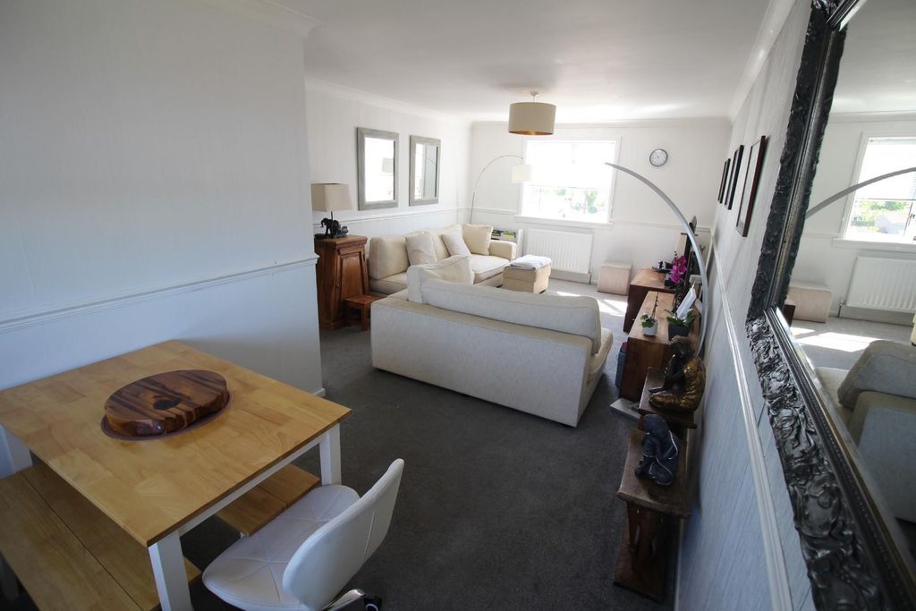 Property photo 3 of 13 2025-05-09 10.50.12.Jpg