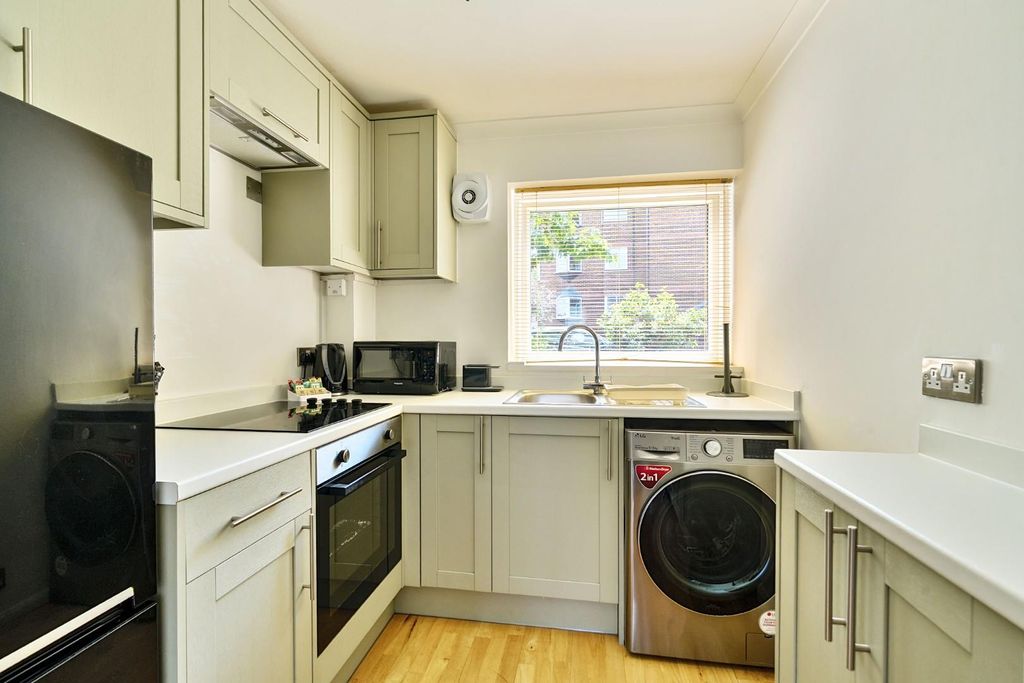 Property photo 2 of 9