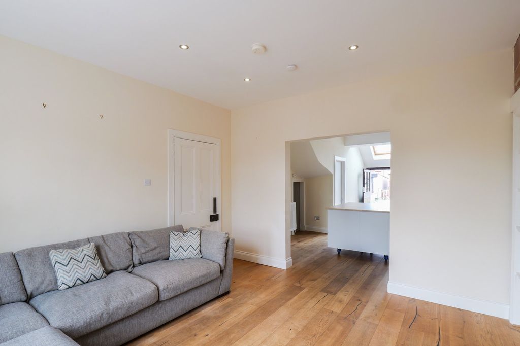 Property photo 3 of 23