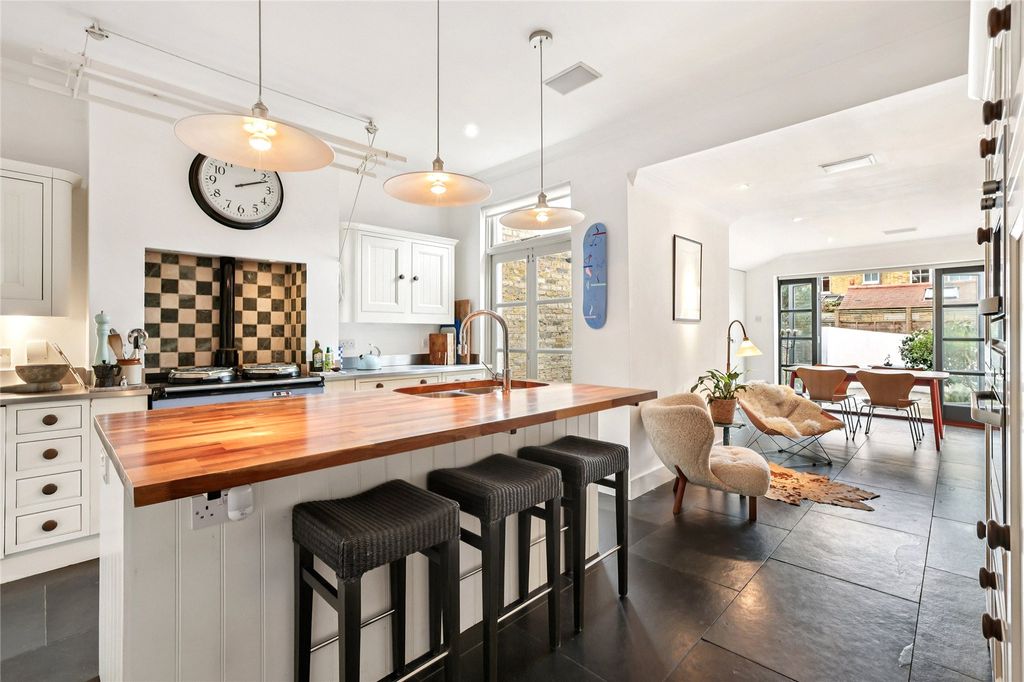 Property photo 3 of 14 Kitchen