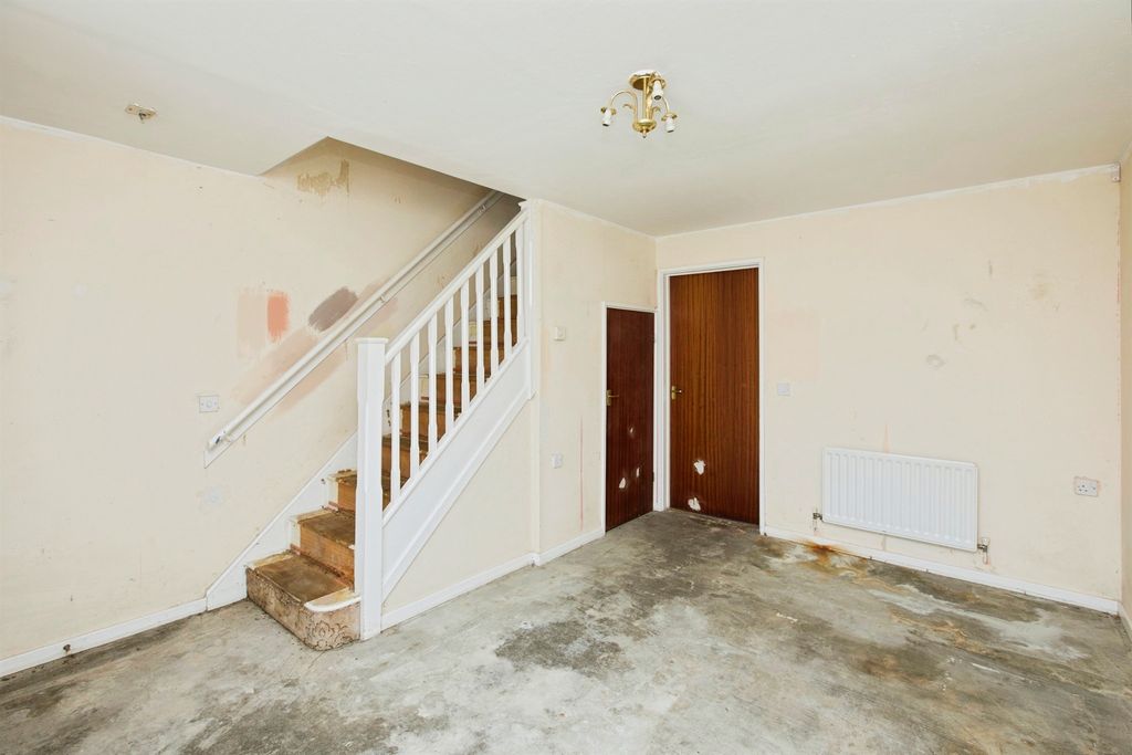 Property photo 3 of 11