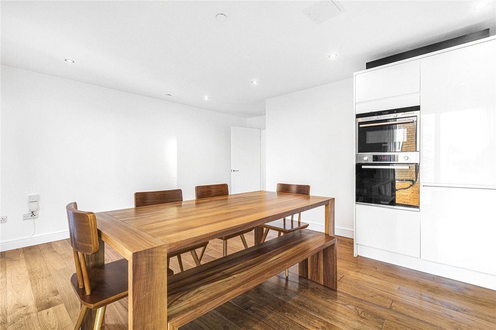 Property photo 2 of 19 Reception/Kitchen