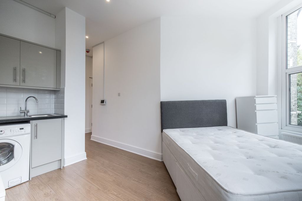 Property photo 3 of 11 Bedroom