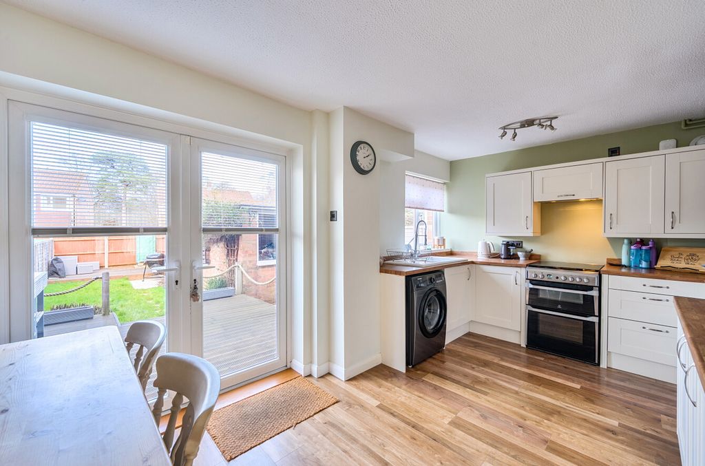 Property photo 3 of 11 1402576-18-696F9F...