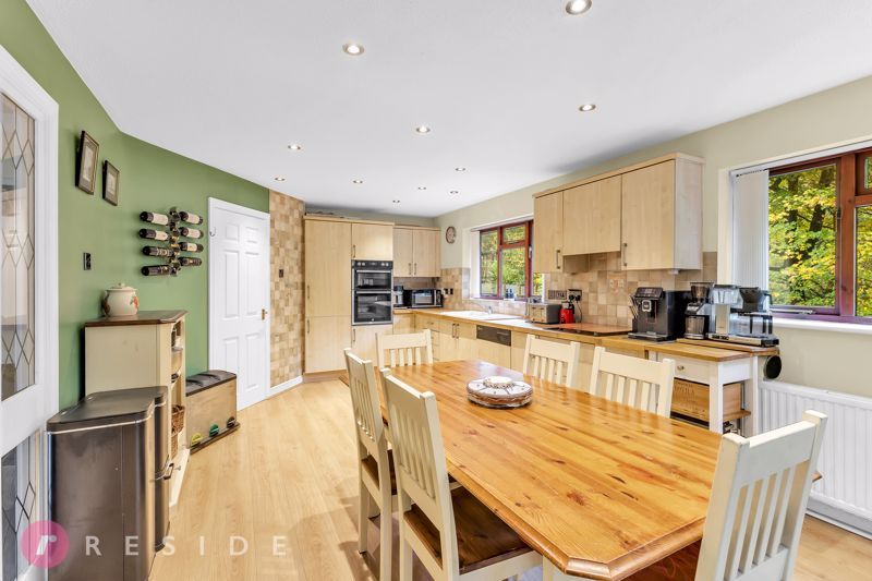 Property photo 3 of 27 Breakfast Kitchen