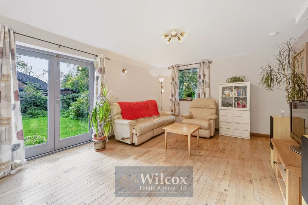 Property photo 2 of 32